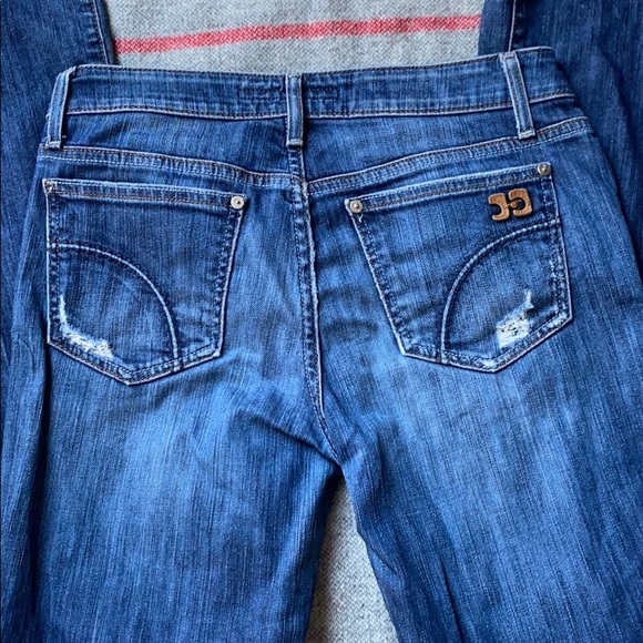 Joe’s Jeans Distressed Jeans - Picture 10 of 11